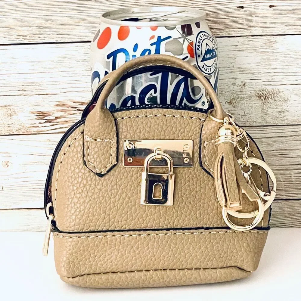 NWT Gorgeous Tan Pu Leather Purse Bag Charm Lobster Keyring Keyring Keyholder